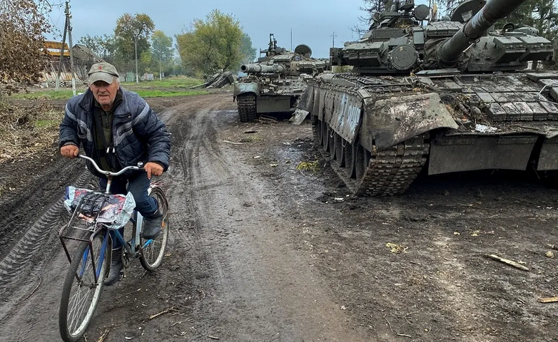 القوات الأوكرانية تقصف دونيتسك.. وأسلحة أوروبية جديدة بالطريق لكييف