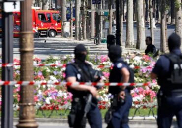 لاجئ سوري يطعن أطفالاً بسكين في حديقة عامة.. هلع يلف فرنسا