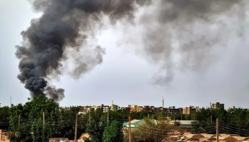 بعد الحريق.. اشتباكات بمحيط مجمع اليرموك في الخرطوم