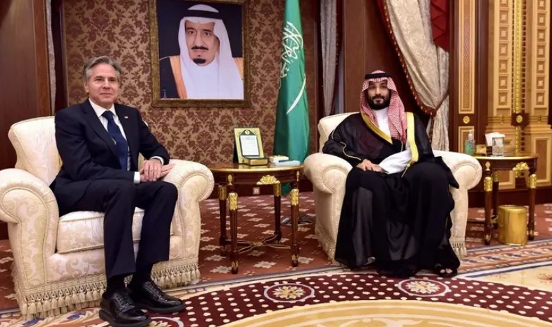ولي العهد السعودي يبحث مع بلينكن تعزيز التعاون والتطورات الإقليمية والدولية