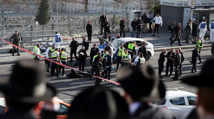 مقتل 3 إسرائيليين وإصابة 6 بهجوم في مدخل القدس وبن غفير يدعو لحمل السلاح